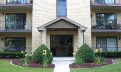 Fantastic Location on this spacious Tinley Park 2/2 Condo! This unit has everything your looking for! Updated Kitchen with stainless steel appl and new counter top, is perfect for the chef in your family! Nice size living room! Huge laundry area! Wrap
