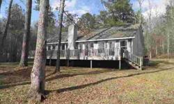 CUTE RANCH HOME LOCATED ON LAKE SINCLAIR. LARGE LIVING ROOM, SPLIT BEDROOM DESIGN SEAWALL AT LAKE SOLD AS IS CALL AGENT ABOUT HOME BUYER INCENTIVES RESTRICTIONS
Listing originally posted at http