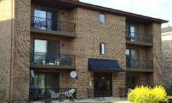 Excellent Tinley Park Condo in Great Location near McCarthyPark and Bettenhausen Water Park Recreation Center. Close toMetra, schools, shopping & X-way. Features in unit laundry,stone fireplace, private balcony & 1 car gar(Sep PIN#). Newer Central Air,