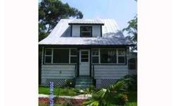SHORT SALE OLD FASHION FLORIDA CRACKER HOME IN NORTH DELAND. ROOM FOR THE GROWING FAMILY. THIS HOME HAS HAD SOME UPGRADING DONE INCLUDING KITCHEN, ELECTRICAL AND MOST WINDOWS HAVE BEEN REPLACED. CLOSE TO SUPER WALMART ON DEAD END STREET. VERY CONVENIENT!