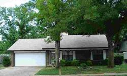 Very well maintained one story in Jenks. Close to main campus. Lg Vaulted family Room, stone fireplace, all bedrooms w/ walk-in closets. Excellent condition & location.
Listing originally posted at http