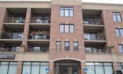End unit condo on top floor w/master bathroom/walk in closet/breakfast bar/granite counters/skylight/recessed lights/fully applianced eat in kitchen/in unit laundry/garage parking/in downtown of Lombard/close to expressway/public transportation/shops &