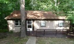 Little cabin in the woods.Delightful home on 1.6 acres that has been well maintained. The rear deck provides an exellent place to enjoy the view and the peaceful surroundings. Conveniently located near Lake Monroe, eastside shopping, and the IU