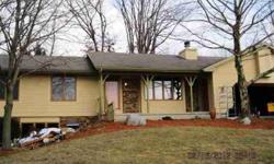 Rockford Schools- Spacious ranch,open floor plan, 4 beds, three bathrooms, finished daylight basement with 1 beds den/office and family room. Living room features fireplace, main floor- 1520 sq-ft! Beautiful backyard, mud room, main floor utility.
Pamela