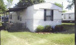 14?X70?, 2BR/2Bath mobile home located on a nice farm, along-side 12 to 15 other mobile homes (mostly vet students) approximately 5 minutes from Auburn Vet School and 20 minutes from Tuskegee Vet School. This 1997 home is clean and well maintained with