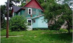 This is a fixer upper with loads of potential. Up-to-date roof and windows, some wood paneling. Full dry unfinished basement. No garage. Big backyard.Listed By CastleRock REAL ESTATE OWNED - Nick (914) 909-5505Castlerock Real Estate Owned is showing 1825