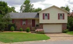 >Well kept home located at the end of a cul-de-sac..Don Roberts school. Many updates include range '12, hall bath granite top vanity and faucets '12, master bath granite top vanity '10.furnace and coil '06,garage door '06. Eat-in kitchen, baths and