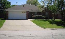 Very well built 3 bed 2 bath Froehling home nestled in the Shenandoah subdivision with large backyard for plenty of room for the family. Home is really close to shopping, and easy access to HWY 6. This home is an ideal find at an affordable price. Call