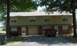 GREAT DUPLEX IN LEES SUMMIT. EACH UNIT HAS APPROX 1400 SQ. FT. OF LIVING SPACE THAT INCLUDES