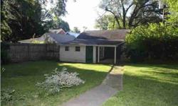 This price for a brick ranch in strathmoor? Yes it is!
Jane Hayes has this 2 bedrooms / 1 bathroom property available at 2220 Gladstone Avenue in Louisville, KY for $139900.00. Please call (502) 894-8280 to arrange a viewing.
Listing originally posted at