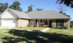 3 beds, two bathrooms home with split floor plan. Eat in kitchen. Landon Huffer is showing this 3 bedrooms / 2 bathroom property in TEXARKANA, TX. Call (903) 701-8012 to arrange a viewing. Listing originally posted at http