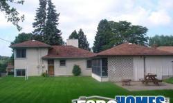 Cozy home with almost 2,000 finished square feet of living area. This is a 3 bedrooms / 2 bathroom property at 2086 Sunnyview Drive in Dubuque, IA for $147900.00. Please call (563) 599-6170 to arrange a viewing.Listing originally posted at http