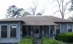 Great little fixer upper in the heart of Cairo. Home could potentially be a 4 beds/ two baths.Listed By