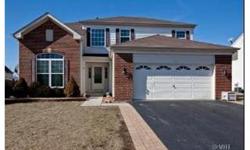 THIS IS THE ONE! 5BR HOME PLUS DEN, 3.1 BATHS, 9FT 1ST FLR CLGS, OAK RAILINGS,42" OAK CABS, ISLAND, PANTRY, EXTNDED BREAKFAST AREA & FAMILY RM, FIREPLACE. MASTER BR W/SEP SITTING AREA, HIS & HERS WALK-IN CLSTS, VAULTED CLGS, LUXURY BATH W/DOUBLE SINKS,