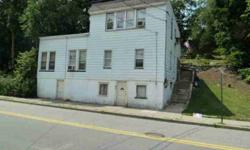 3 FAMILY, CITY WATER, NATURAL GAS, CITY SEWER. TENANTS ON MONTH TO MONTH LEASES. EPARATE GAS & ELECTRIC METERS. NEEDS WORK, SMALL LOT, CLOSE TO ROAD, RENTS ARE BELOW MARKET. PREFER CASH AS IS BUYER
Linda McCullough is showing this 3 bedrooms / 3 bathroom