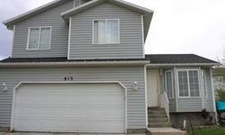 Very cute multi-level home with 5 bedrooms and 3 full baths. Home is close to schools and park. Home features a secluded yard and RV parking. Home includes new dishwasher. Come and take a look!
Listing originally posted at http