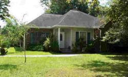 Quaint 3 bedrooms/two bathrooms in the city limits of ponchatoula. William Bohning is showing this 3 bedrooms / 2 bathroom property in Ponchatoula. Call (985) 318-1018 to arrange a viewing.