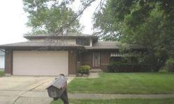 Three bedroom home in Barlett with one full bath. The split level layout offers versatility. Main level has a living room and kitchen, with hardwood floors. Finished lower level for added living space. This property is eligible for Fannie Mae First Look