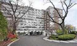 Beautifully renovated. New hardwood floors, new kitchen appliances. Laundry in unit. Enclosed balcony. Great lake and tree top views. Heated pool,private beach,valet parking, party room, guest suite and 24hour doorman. A great unit and great value.