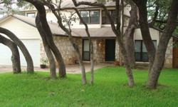 Quiet area on greenbelt with room for kids to play. Come see and feel the peace! Deer wander in the neighborhood. Trees visible in all windows. Near I-10 and Loop 1604; UTSA, USAA, La Cantera shopping, Med center, 20 minutes to Riverwalk, 20 minutes to