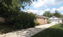 Brick split level close to railway station and downtown tinley. Stephen Roake is showing 17543 70th CT in Tinley Park, IL which has 3 bedrooms / 2 bathroom and is available for $165000.00. Call us at (815) 603-0077 to arrange a viewing.Listing originally