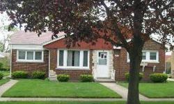 Meticulously maintained 3 bedrooms brick ranch. New berber carpet in lr and mbr.
Thomas Sailer is showing 2226 S 8th Avenue in Riverside, IL which has 3 bedrooms / 2 bathroom and is available for $169000.00.
Listing originally posted at http
