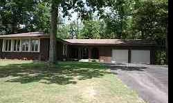 BRICK HOME, LAKE ACCESS, 3 BED, 2 BA, LAMINATE FLOORING, BEAUTIFUL KITCHEN, COMPLETELY REMODELED. CLOSE TO NEW HOSPITAL.Listing originally posted at http