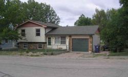 Nice 3 level home in Moorcroft with 3 bedrooms, 1.75 bathrooms, pellet stove, and 2 car garage.
Listing originally posted at http