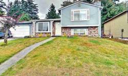 Cute and convenient Federal Way tri-level w/nearly 1300 square feet. Main floor features Living, dining and kitchen space with lots of natural light and great flow. Kitchen w/eat-in area boasts raised panel maple cabinets, two large windows overlooking