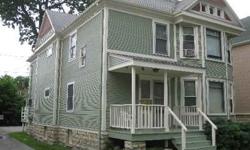 GREAT 4 UNIT VICTORIAN BUILDING. JUST RECIEVED 2 YEAR CERT.TENANTS PAY ALL UTILITIES EXCEPT WATER. THE BUILDING HAS BEEN IN THE FAMILY FOR OVER 20 YEARS/ ALL PLUMBING AND ELECTRICHAS BEEN UPDATED/ 4 NEW 2006 ELECTRIC HOT WATER HEATERS/ NEW 2006 ELECTRIC