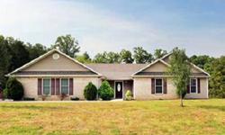This beautiful ranch style home is located on 1.3 acres in Sweetwater. It has 2,600 sq.ft. with 3 bedrooms and 3 full baths. Some of the fantastic features include