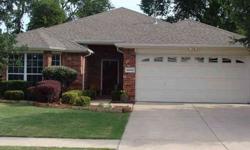 Desirable curb appeal with great landscaping and trees. Leisa Kiper is showing this 3 bedrooms / 2 bathroom property in Frisco. Call (972) 712-9898 to arrange a viewing.