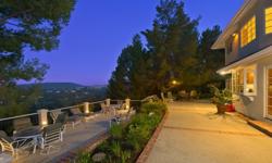 Private cul-de-sac, with views, putting green & pool, remodeled and spacious!! www.4602monarca.com