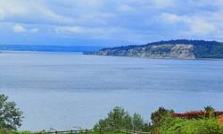 Relax & breath, a world away, surrounded by natural beauty, sweeping 180'southwesterly views of the snow-capped Olympic mountains, sparkling Admiralty inlet, soaring eagles, and epic sunsets. Your 5-acre Whidbey Island waterfront retreat is designed for