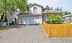 Lake Stevens Woods tri-level. Main floor dining area has been somewhat modified to accommodate extensive home office, easy conversion back to original. Upper floor w/skylights, recessed lighting, large open kitchen w/eating or serving bar & full pantry.