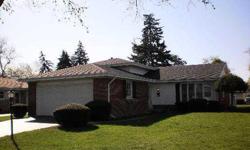 LARGE CRAIG MANOR SPLIT LEVEL WITH GREAT CURB APPEAL!!! THIS HOME BOASTS