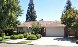 Traditional Sale! Fantastic 3 BDM, 2 BA NW Fresno home located on a corner lot. Tile entry. Formal living room with vaulted ceilings, ceiling fan and beautiful fireplace with custom wood mantle. Formal dining room. Open spacious kitchen with vaulted