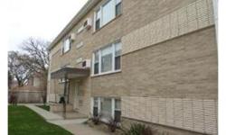 INTIMATE 6 UNIT BUILDING CONVENIENTLY LOCATED NEAR PUBLIC TRANSPORTATION AND SHOPPING. IMPROVEMENTS INCLUDE NEW WINDOWS, EAT IN KITCHEN WITH GRANITE AND STAINLESS STEEL APPLIANCES, HARDWOOD FLOORS IN LIVING ROOM AND BEDROOM. LARGE ROOM SIZES. MOVE RIGHT