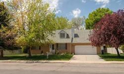 Charming 2-story in beautiful neighborhood. Very near parks and school. Square footage to be verified by buyer. Provided per county records. Beautiful view of mountains. Family friendly
Listing originally posted at http