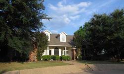 Very nice four beds, 3 bathrooms brick home in lorena.