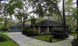 GREAT LOCATION! Beautiful 4/2 single story, courtyard plan, situated on a HUGE, PRIVATE lot, nestled under a canopy of well established trees in the heart of the Woodlands. Come home to this easy living floorplan