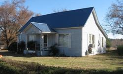Cute as a button vinyl sided, metal roof home with 4 beds.
ANGIE GARDNER is showing this 4 bedrooms / 1 bathroom property in Waldron, AR. Call (479) 637-9999 to arrange a viewing.
