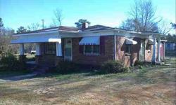 ALL BRICK HOME WITH HUGE YARD THAT WOULD BE GREAT FOR YOUR GARDEN. SUPER PRICE FOR THE 1st TIME BUYER. TAKE ADVANGE OF TODAYS LOW INTREST RATES. LOCATION IS CONVENANT TO SHOPPING.
Carter Brown is showing this 2 bedrooms / 1 bathroom property in Valley.