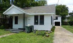 VLB CALL YOUR INVERSTORS. NEW PAINT IN AND OUT , NEW CARPET & TILE , UPDATED BATH, 2 BEDROOM HOUSE CAN RENT FOR $600.00, 2 BR. GARAGE APT. $350.00. READY TO MOVE IN. BETTER HURRY AND CALL TODAY! IT WILL NOT LAST LONG !
Listing originally posted at http