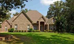 Wonderful custom built 5 beds, 4.5 bathrooms home situated on 3.33 acres with an inground salt water liner pool. Weesie Percer is showing this 5 bedrooms / 4.5 bathroom property in OLIVE BRANCH. Call (901) 261-7900 to arrange a viewing.