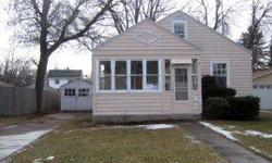 Come see the potential in this 2-3BR, 1BA, 1 story home near Lakeside Park. Enclosed porch, formal dining room, full basement, fenced yard and 1 car garage. This is a Fannie Mae Homepath property.
Listing originally posted at http