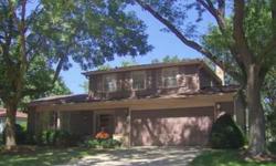 very motivated seller! if you are looking for open space in the heart of libertyville, you've found your dream house, both rear & side adjacent to greenbelt! beautiful views. house in mint condition - newly renovated kitchen w/custom italian cabinets also
