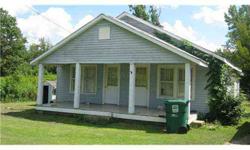 Make An Offer! 2 bedroom, 1 bath home conveniently located in town, large back yard. Excellent rental income potential.
Listing originally posted at http