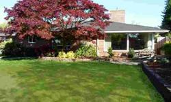 Superb brick rambler in desirable view ridge. True to it's 1957 roots, this home has classic tile baths, slate entry, sandstone fireplace and hardwood flooring.
Barbara Lamoureux is showing this 2 bedrooms / 2 bathroom property in Everett, WA. Call (425)
