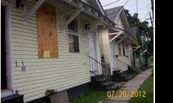 GOOD INVESTMENT, LIVE ON ONE SIDE RENT THE OTHER SIDE OUT, HELPS PAY THE NOTE. THIS IS A FREDDIE MAC REO PROPERTY. NEEDS A LITTLE TLC. CLOSE TO SHOPPING AND HOSPITAL. THIS PROPERTY IS ELIGIBLE UNDER THE FREDDIE MAC FIRST LOOK THROUGH AUGUST 16, 2012